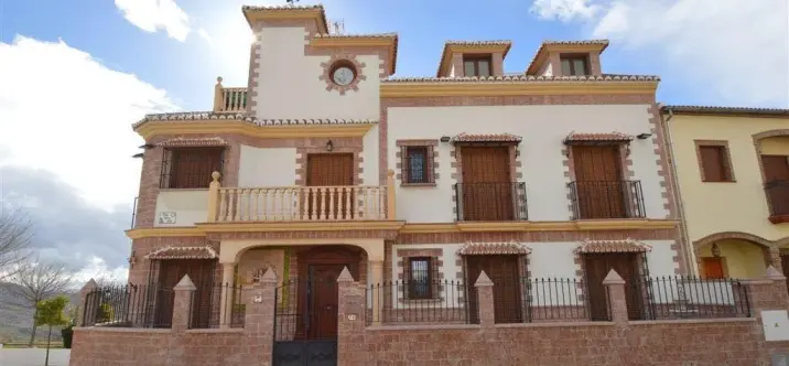 Sale of detached villa in Villanueva De La Concepcion 0