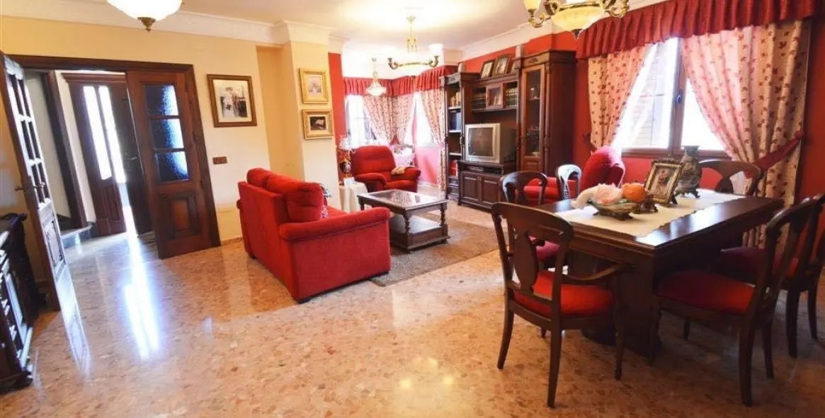 Sale of detached villa in Villanueva De La Concepcion 5