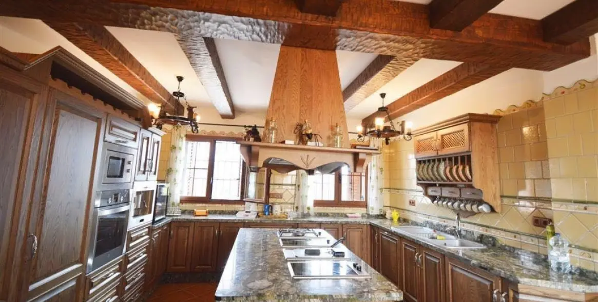 Sale of detached villa in Villanueva De La Concepcion 12