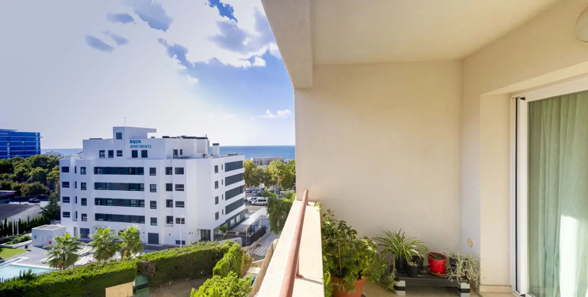 Sale of middle floor apartment in Marbella 1