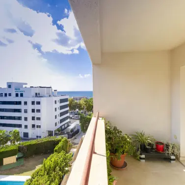 Sale of middle floor apartment in Marbella
