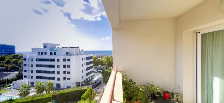 Sale of middle floor apartment in Marbella 0