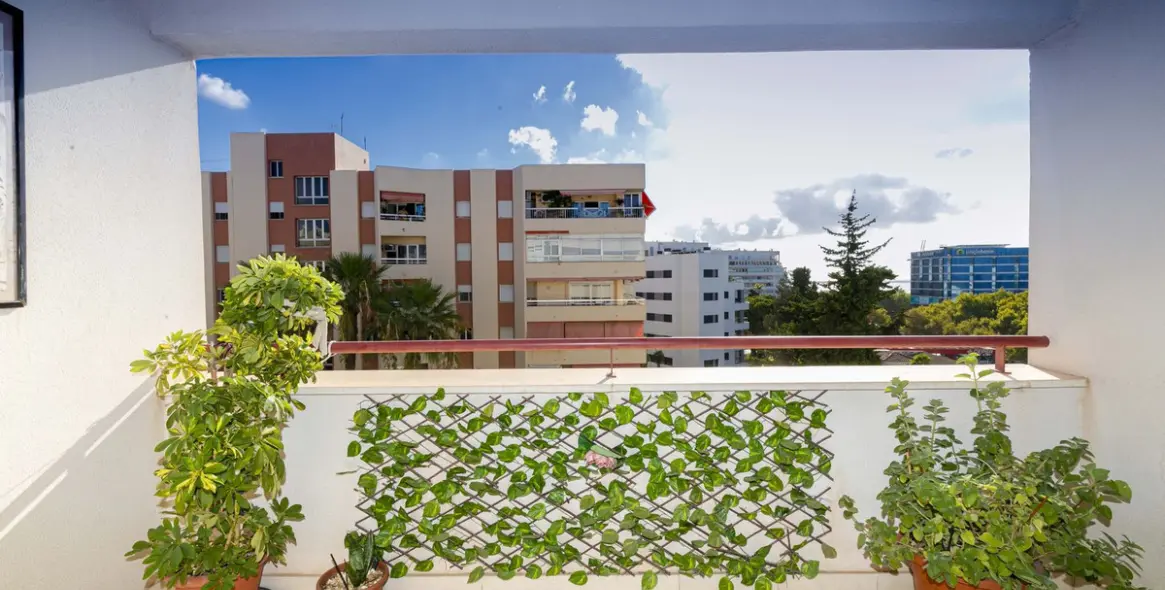 Sale of middle floor apartment in Marbella 2