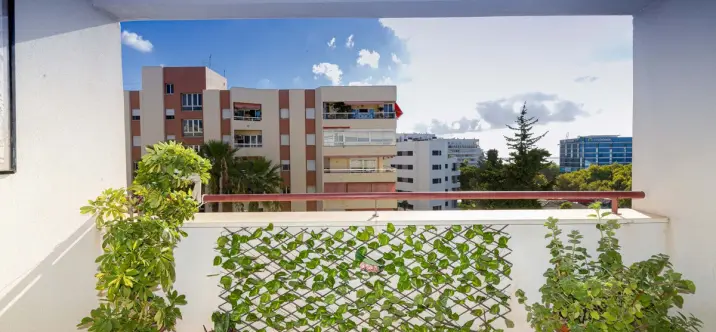 Sale of middle floor apartment in Marbella 1