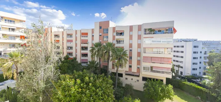 Sale of middle floor apartment in Marbella 3
