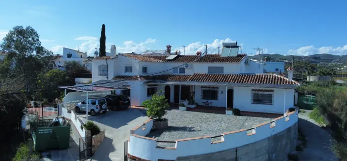 Detached villa R4941757 0