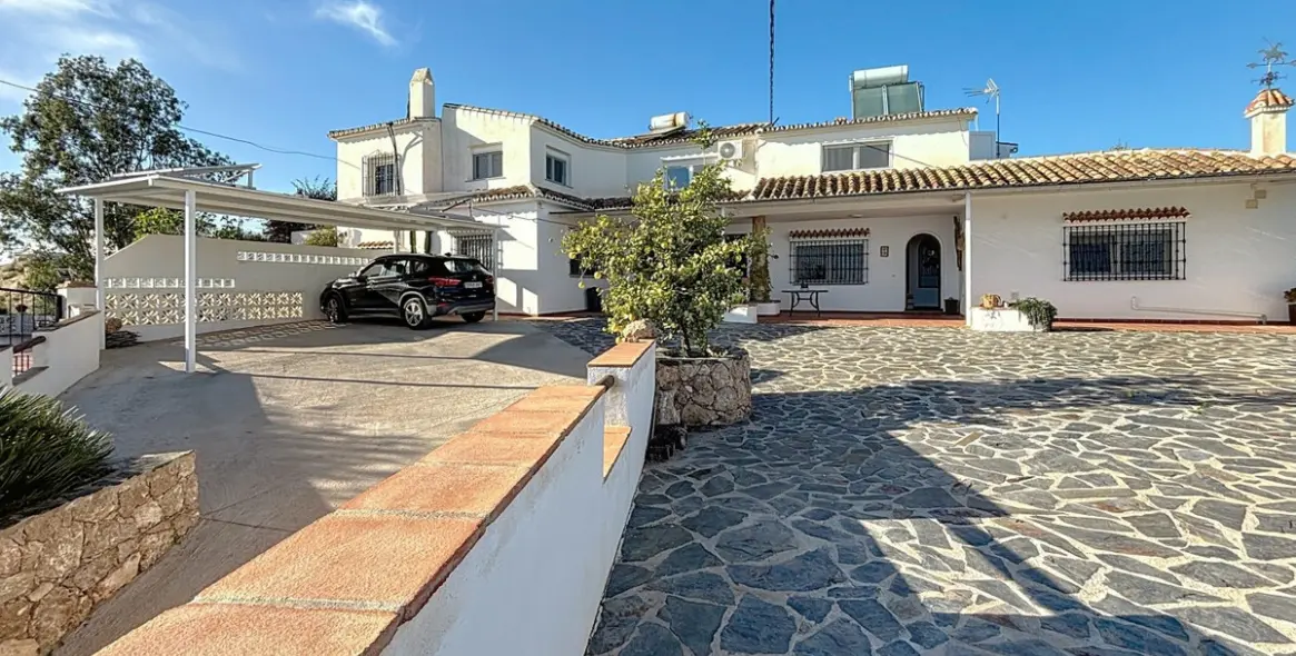 Sale of detached villa in Costa del Sol East 2