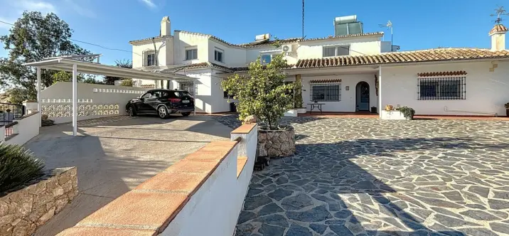 Detached villa R4941757 1