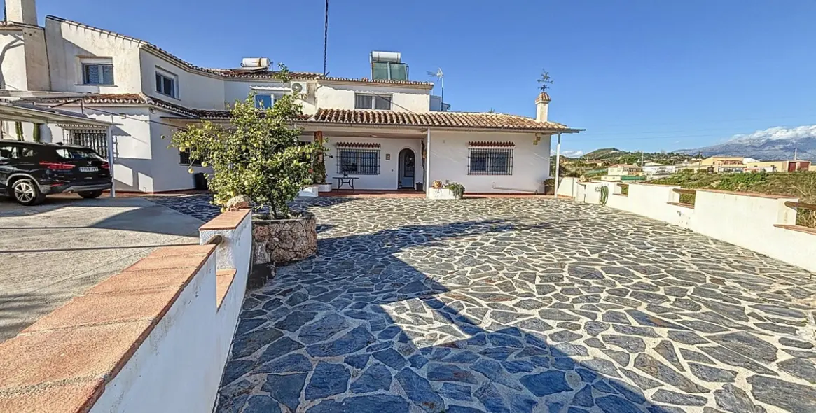 Sale of detached villa in Costa del Sol East 3