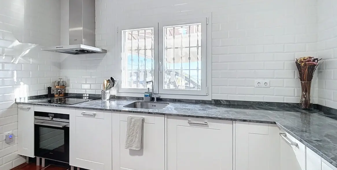 Sale of detached villa in Almayate 13