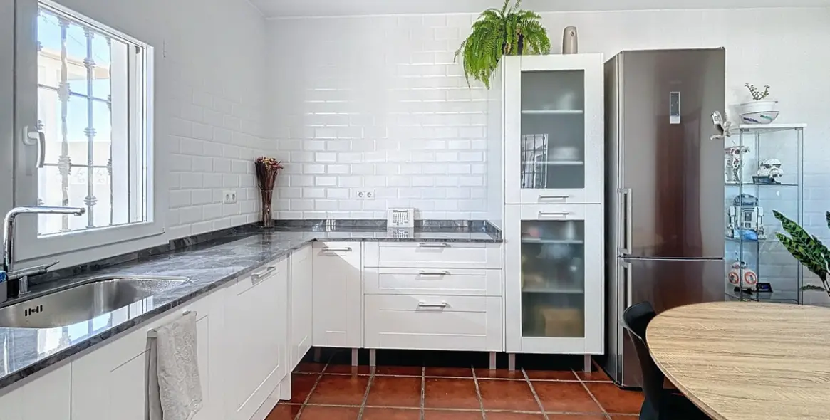 Sale of detached villa in Almayate 14