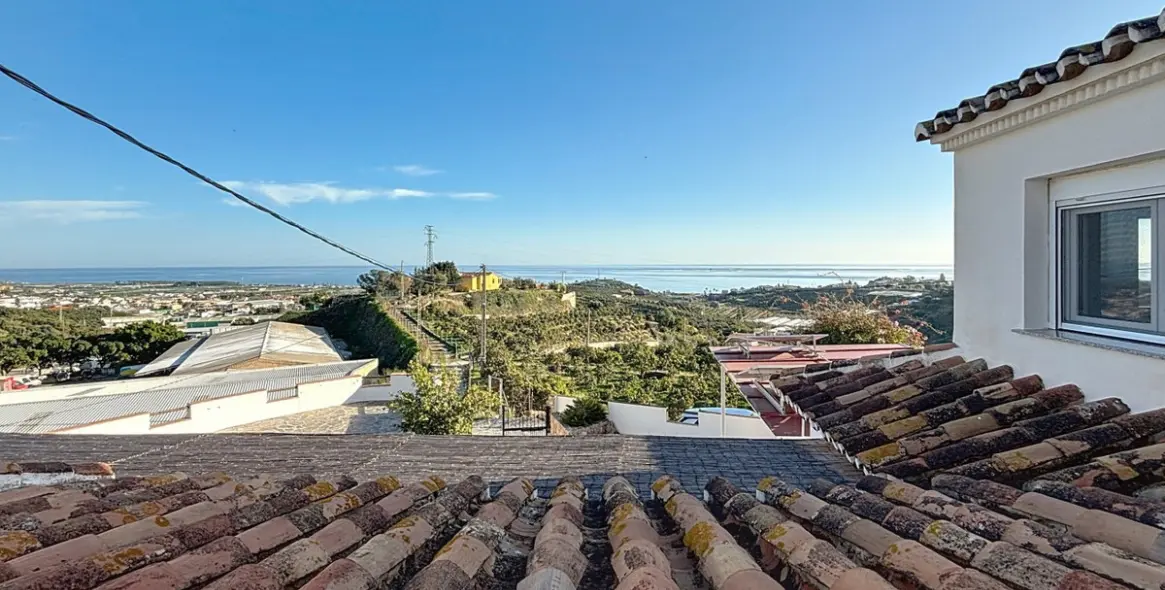 Sale of detached villa in Almayate 25