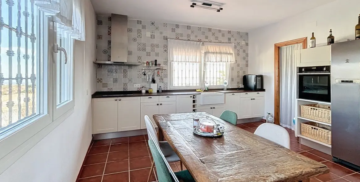 Sale of detached villa in Almayate 37