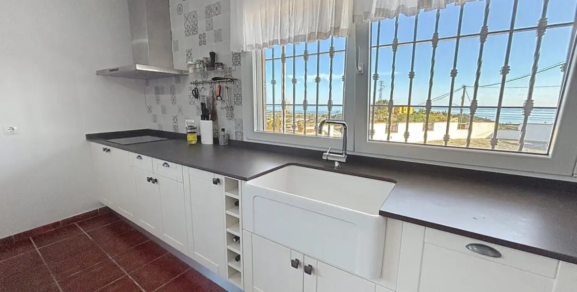 Sale of detached villa in Almayate 38