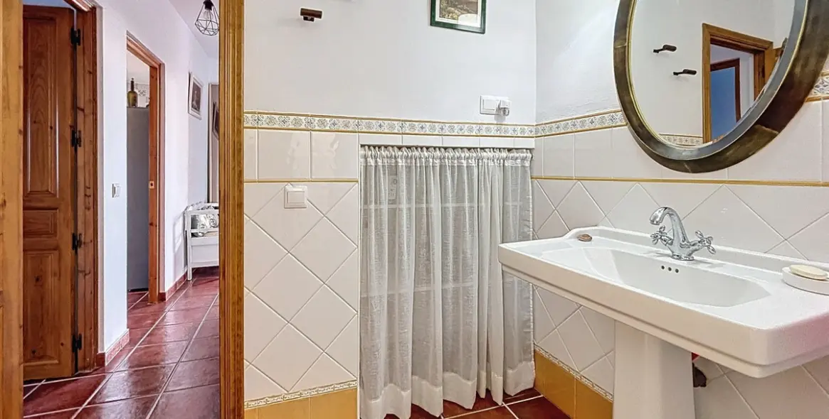 Sale of detached villa in Almayate 42