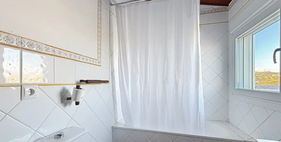 Sale of detached villa in Almayate 47