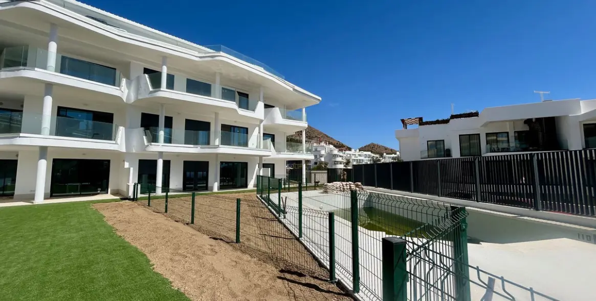 Продажа апартаментов на первом этаже в Fuengirola 2