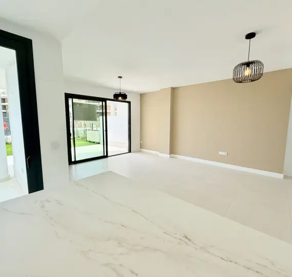 Продажа апартаментов на первом этаже в Fuengirola