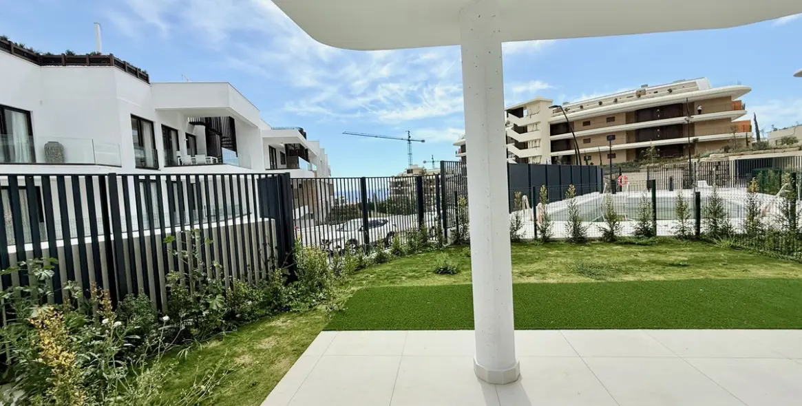 Sale of ground floor apartment in Fuengirola 28