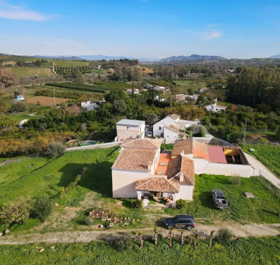 Sale of finca - cortijo in Coín