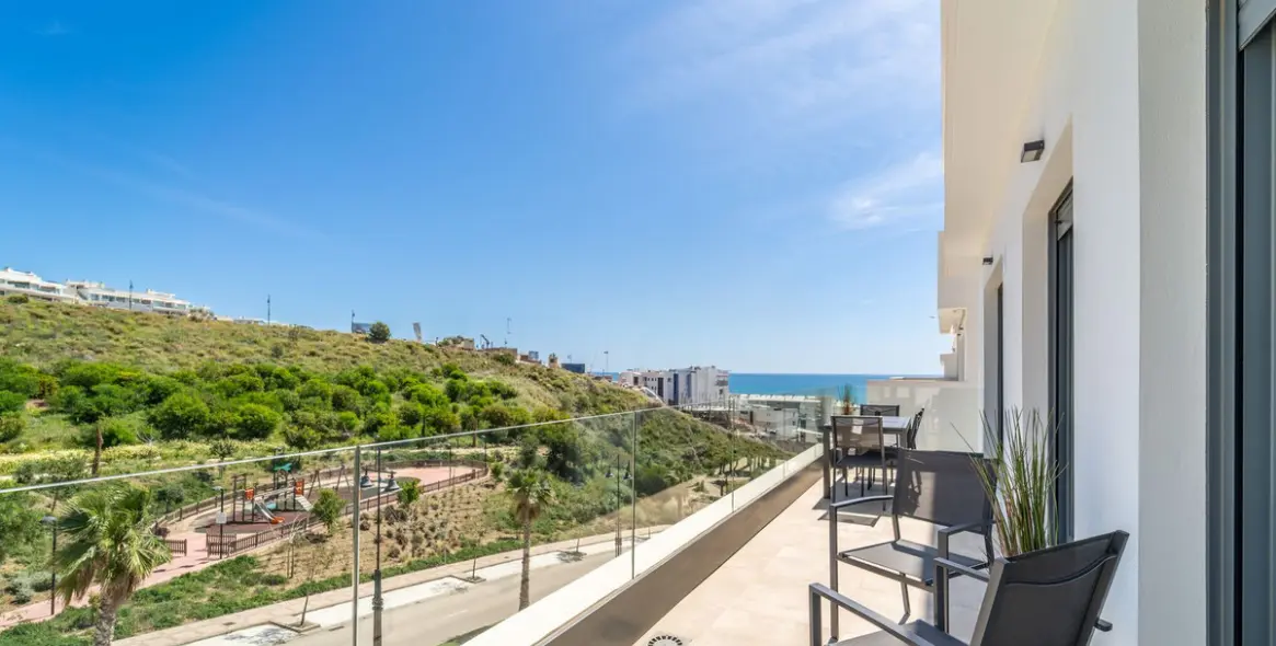 Venta de apartamento en planta media en Fuengirola 2