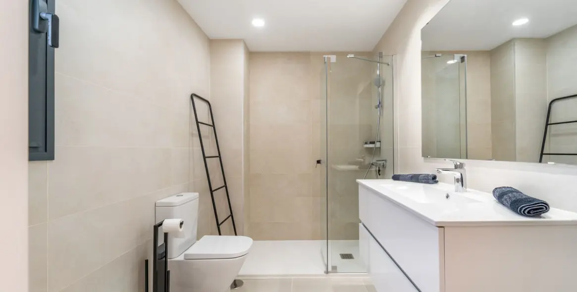 Sale of middle floor apartment in Fuengirola 30