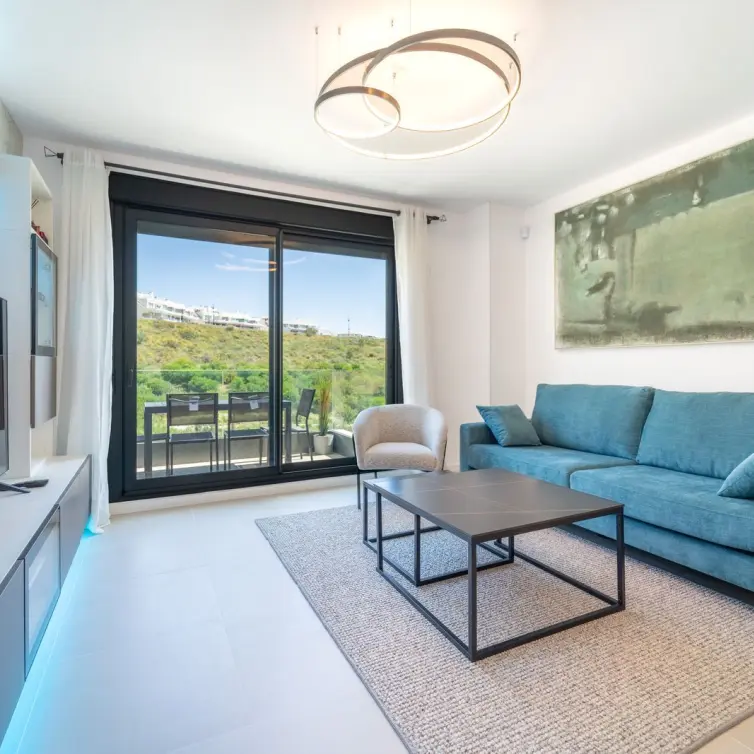 Sale of middle floor apartment in Fuengirola