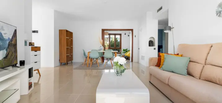Sale of middle floor apartment in Puerto Banús 0