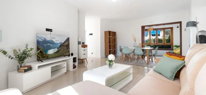Sale of middle floor apartment in Puerto Banús 1