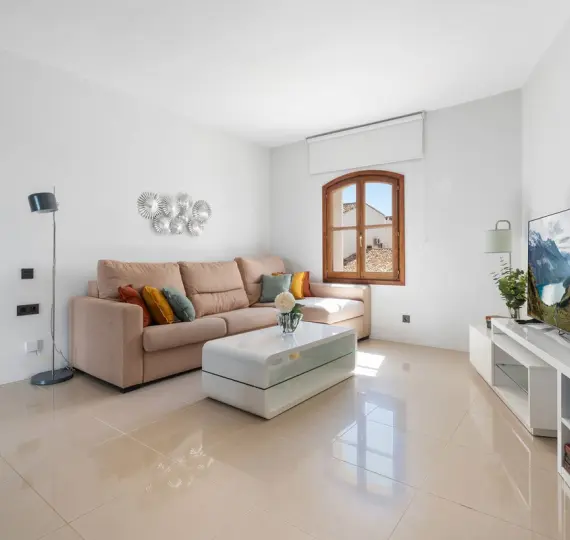 Sale of middle floor apartment in Puerto Banús