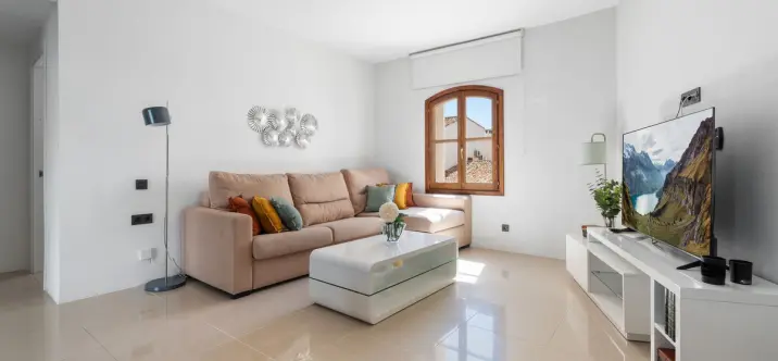 Sale of middle floor apartment in Puerto Banús 3