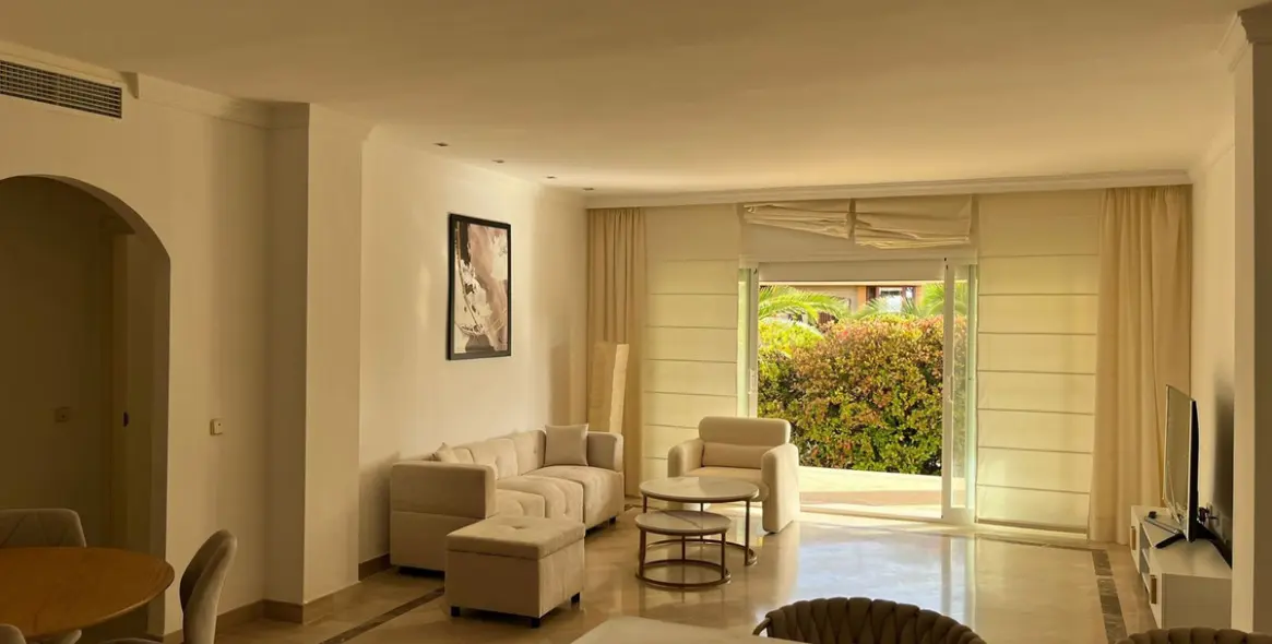 Sale of ground floor apartment in Bahía de Marbella 9