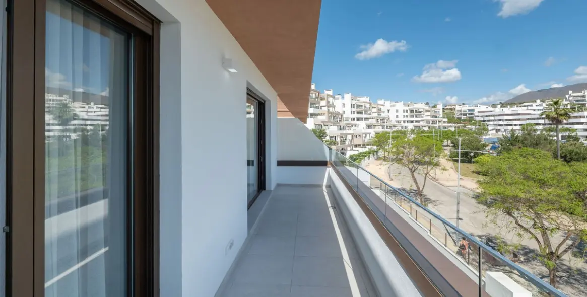Sale of middle floor apartment in Estepona 13
