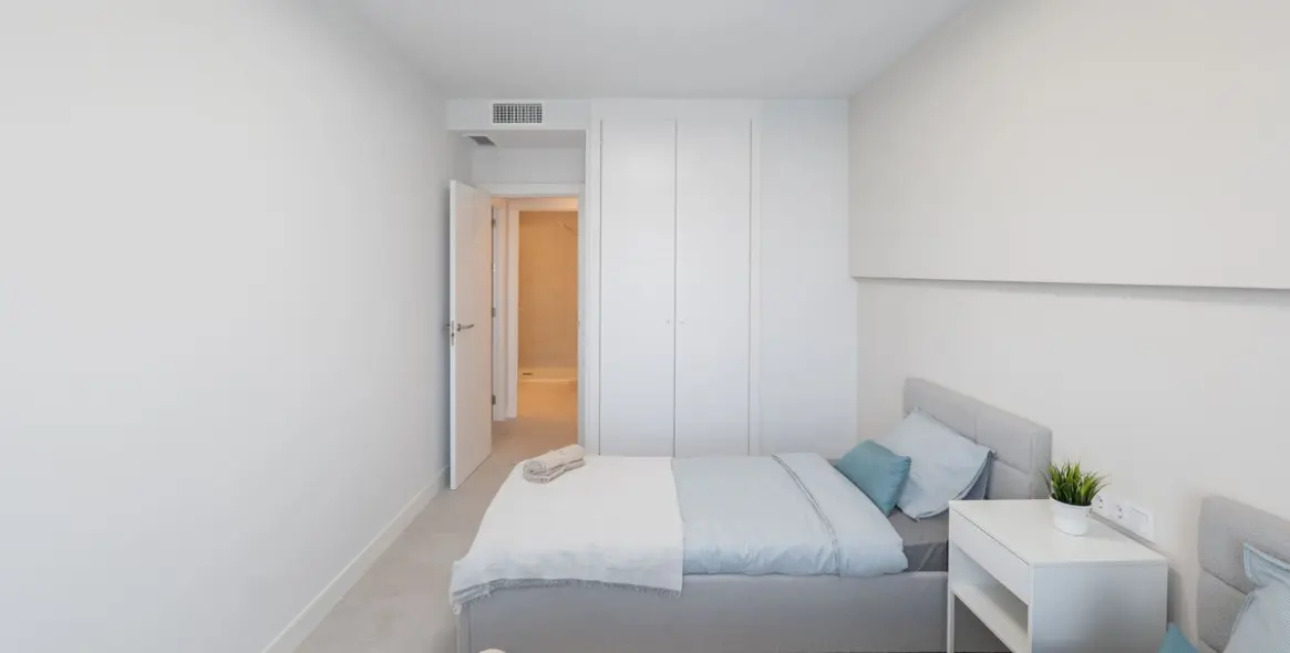 Sale of middle floor apartment in Estepona 18