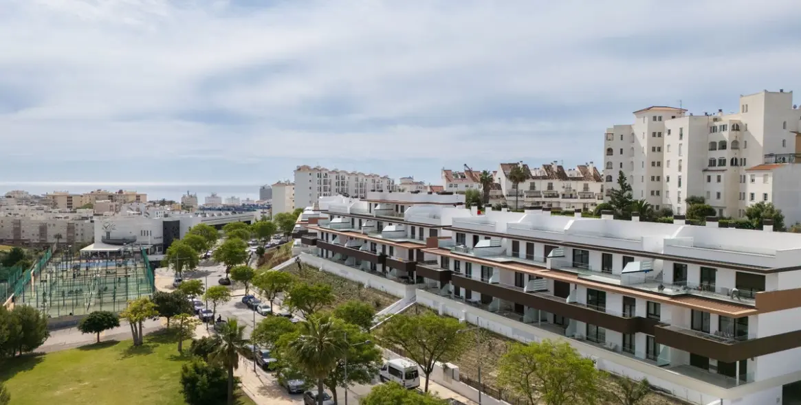 Venta de apartamento en planta media en Estepona 24