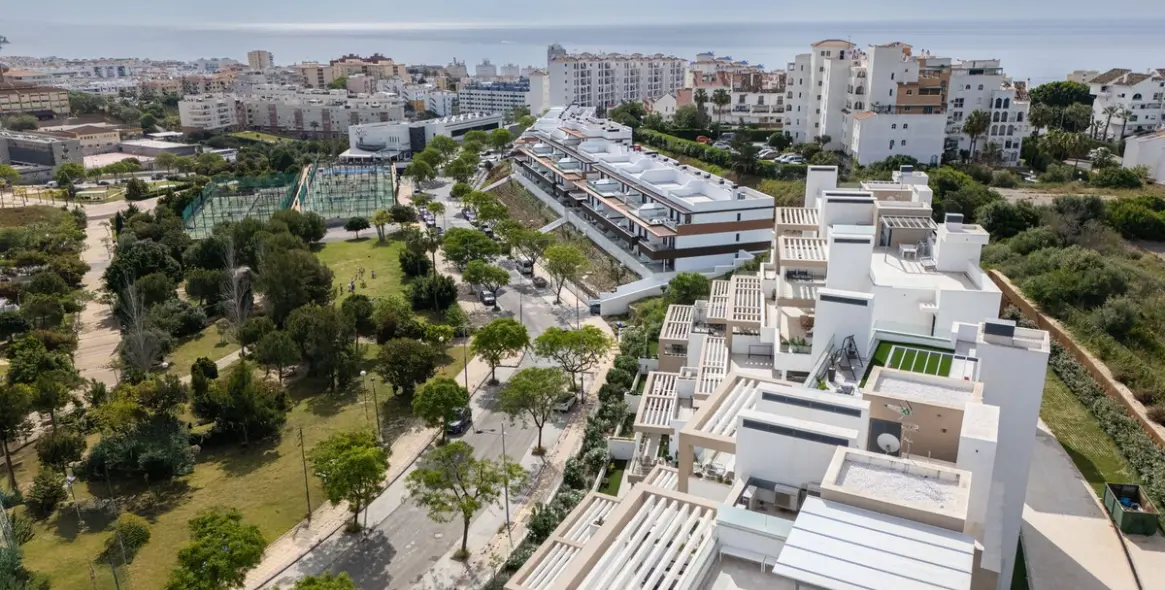 Venta de apartamento en planta media en Estepona 25