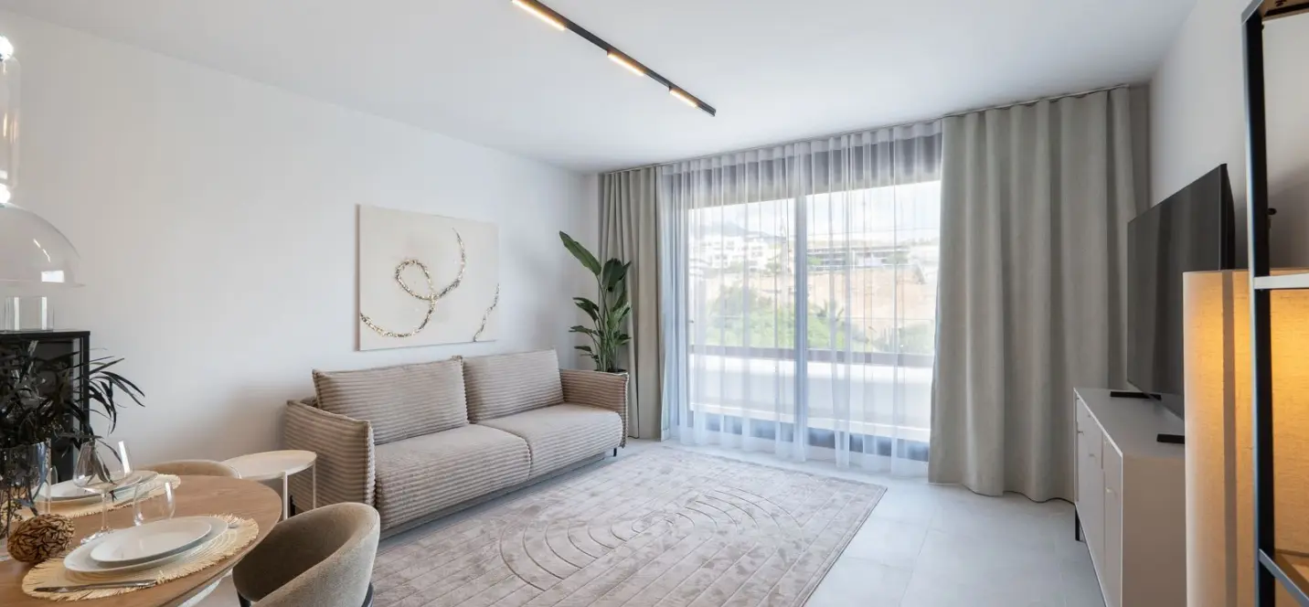 Sale of middle floor apartment in Estepona 0