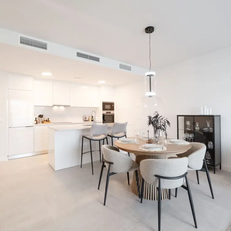 Sale of middle floor apartment in Estepona