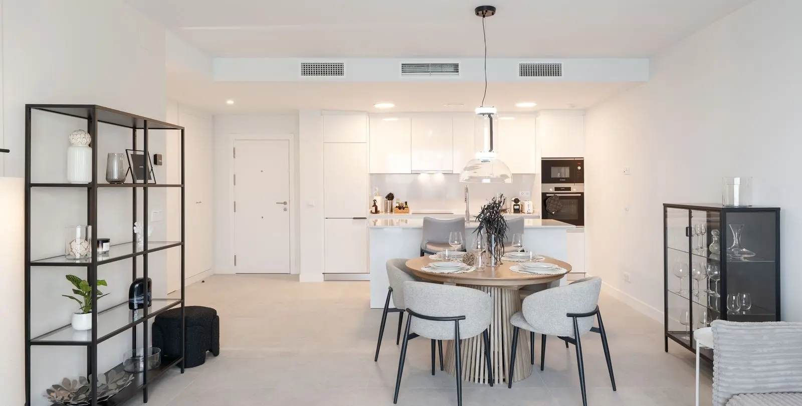Venta de apartamento en planta media en Estepona 3
