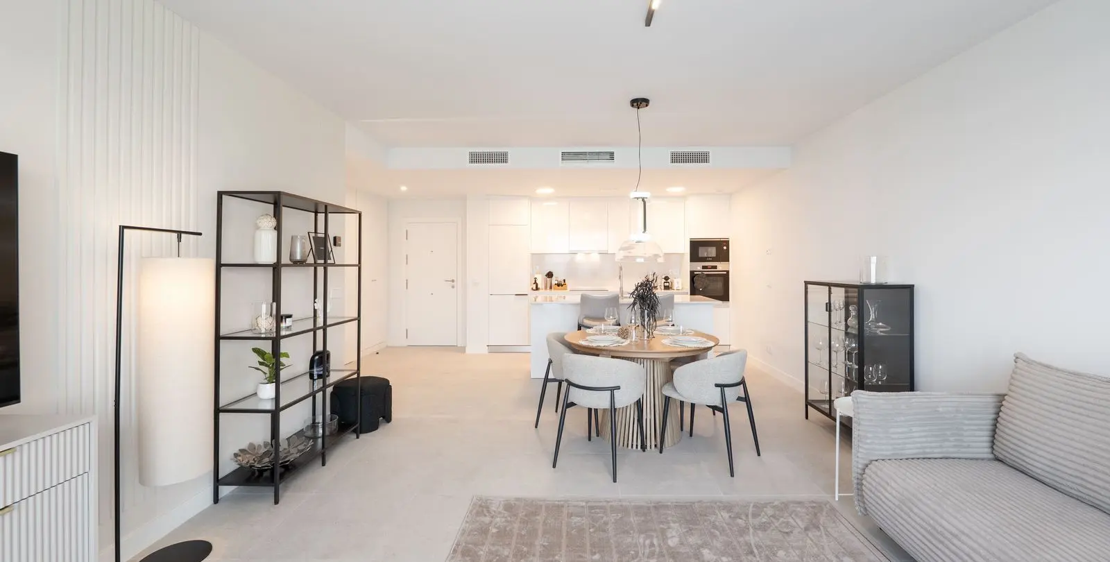Venta de apartamento en planta media en Estepona 4