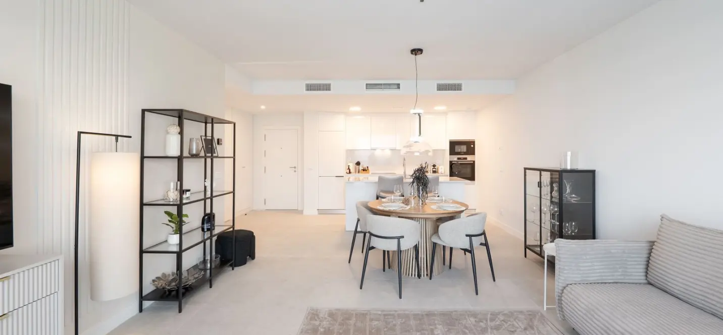 Sale of middle floor apartment in Estepona 3