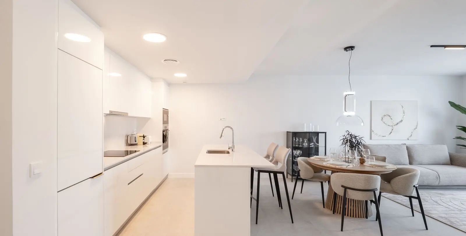 Venta de apartamento en planta media en Estepona 5
