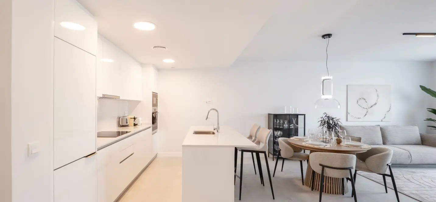 Sale of middle floor apartment in Estepona 4