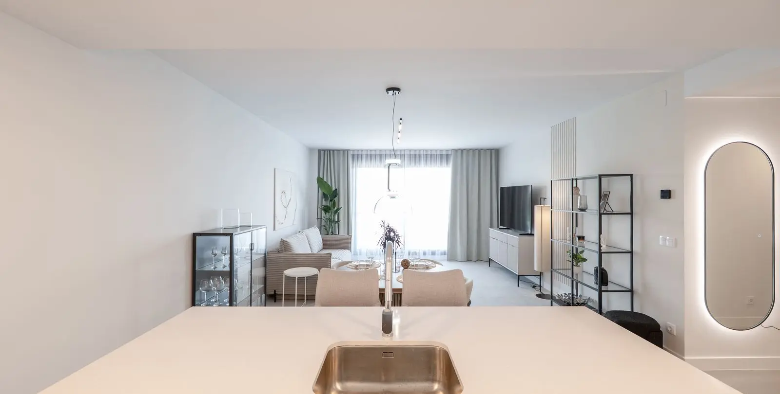 Venta de apartamento en planta media en Estepona 6
