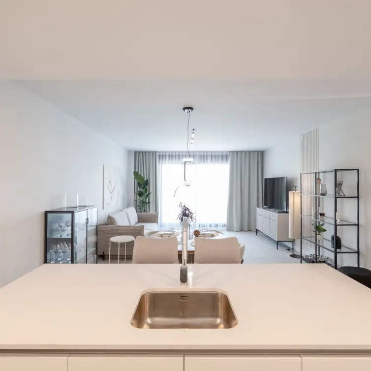 Sale of middle floor apartment in Estepona