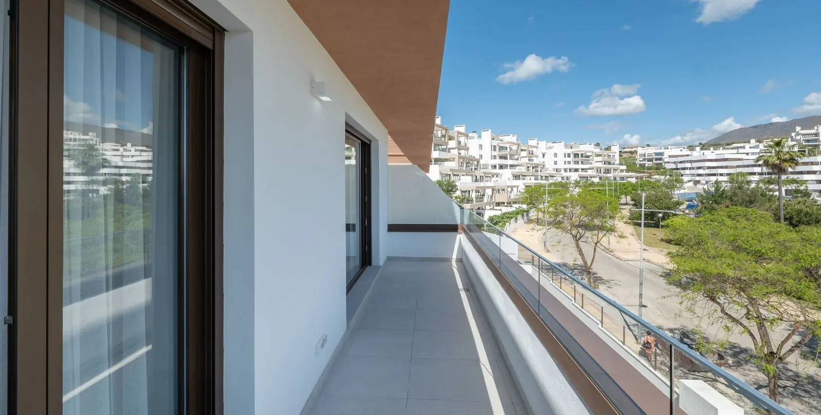 Venta de apartamento en planta media en Estepona 11