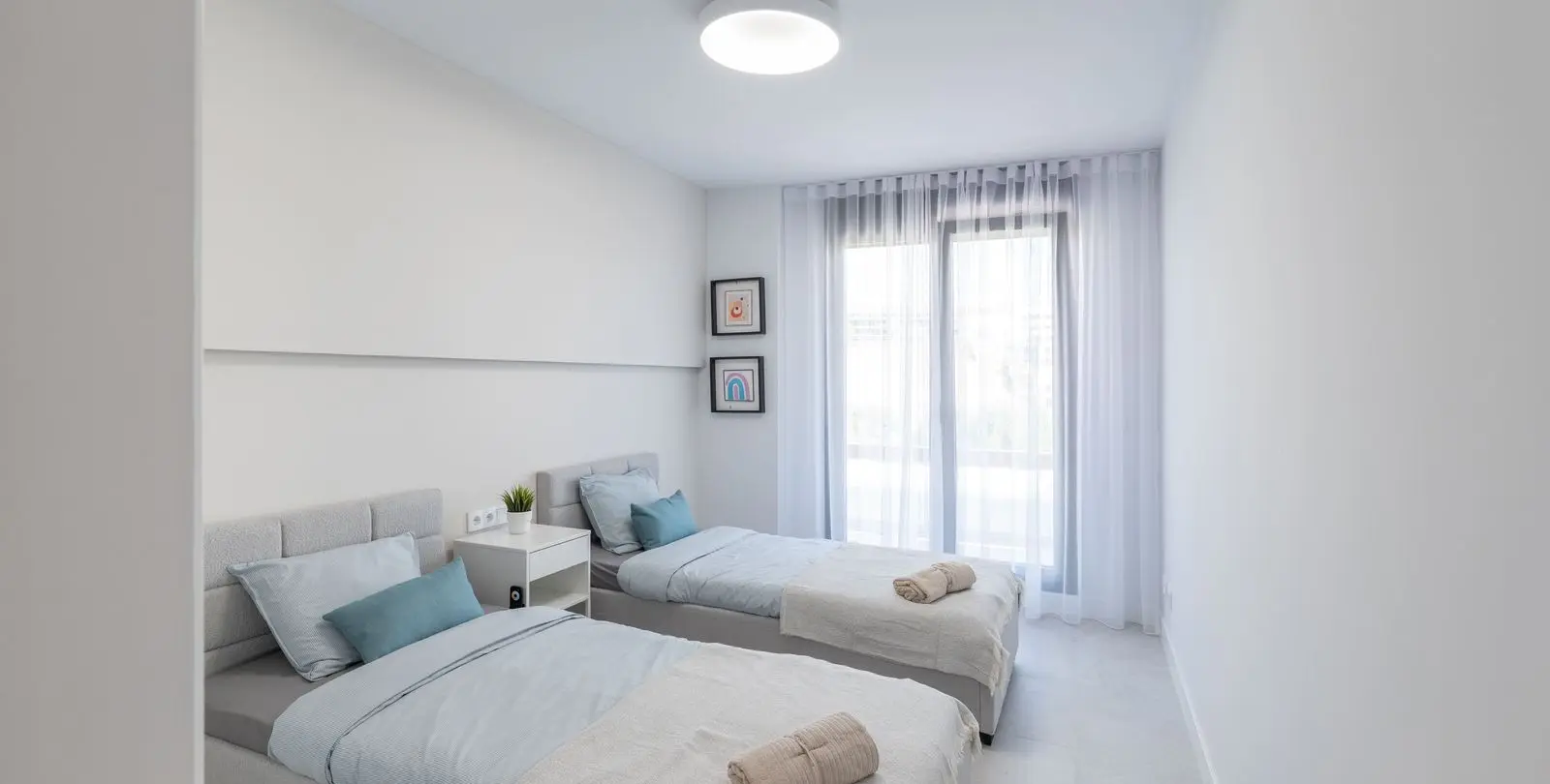 Venta de apartamento en planta media en Estepona 18