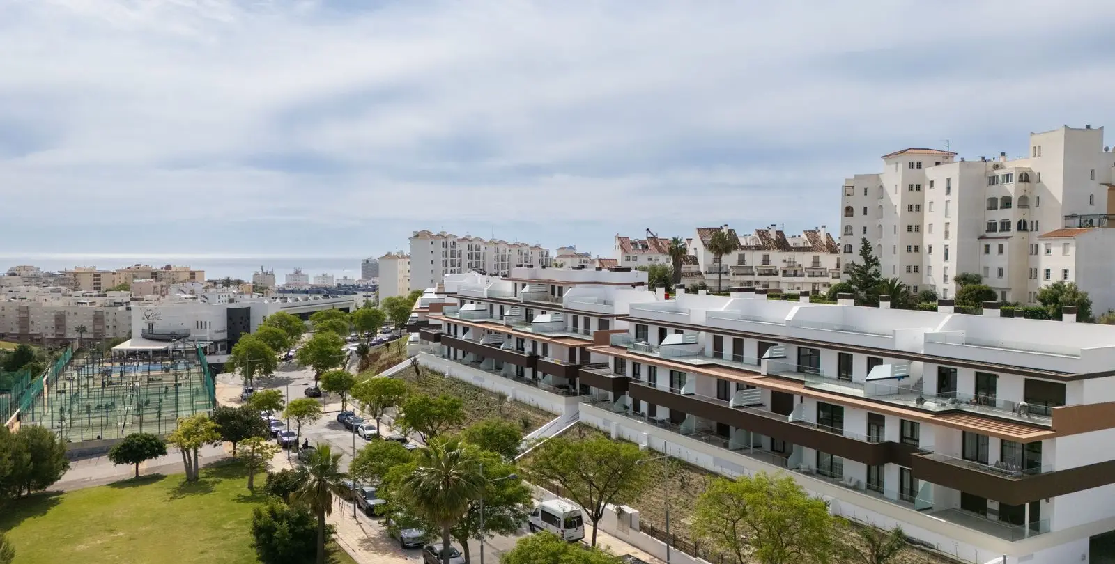 Venta de apartamento en planta media en Estepona 24
