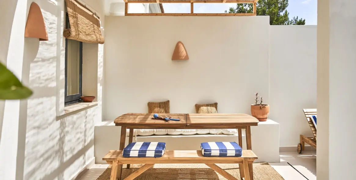 Sale of townhouse in El Paraiso 8