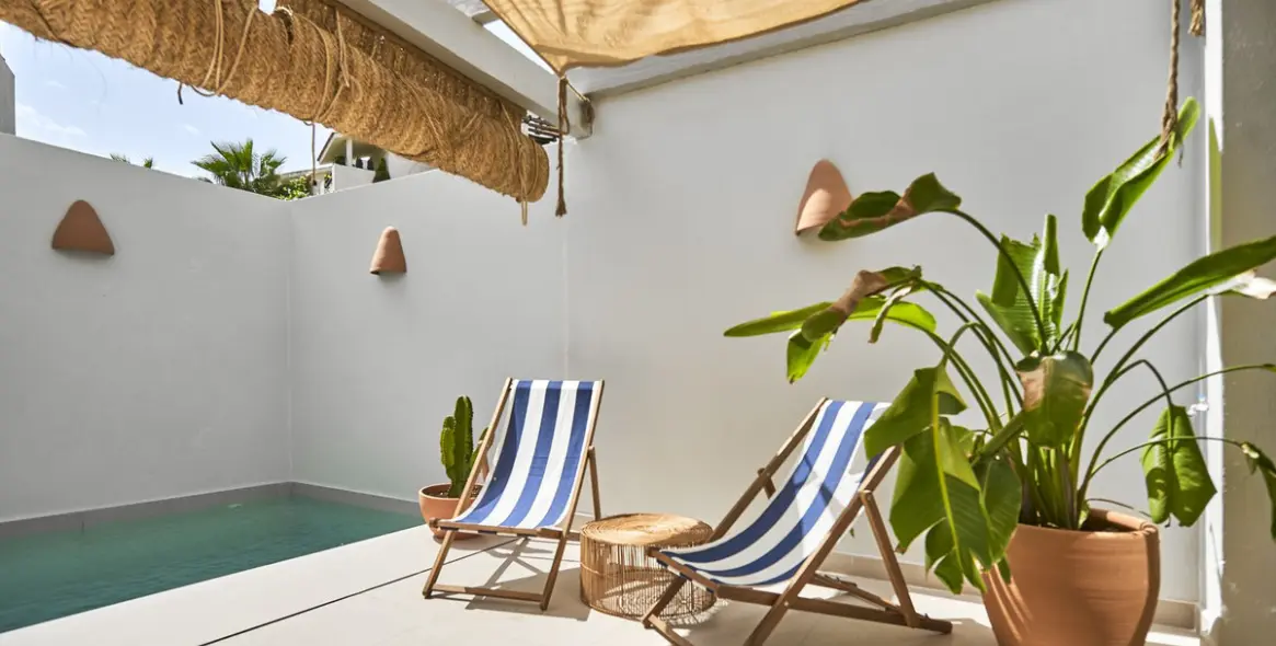 Sale of townhouse in El Paraiso 10